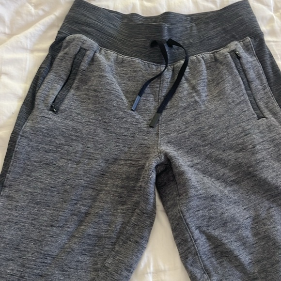 LULULEMON Grey and black Athletic Joggers size 6 - Picture 2 of 8